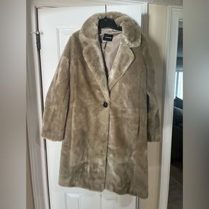 Tan faux fur jacket with one button closure